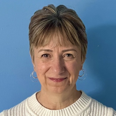 Counsellor Liz Chalmers head and shoulders photo showing what she looks like